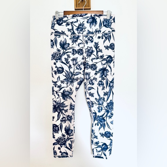 Fabletics Define PowerHold High-Waisted Capri ADALIA Floral Blue & White LARGE - Picture 3 of 12